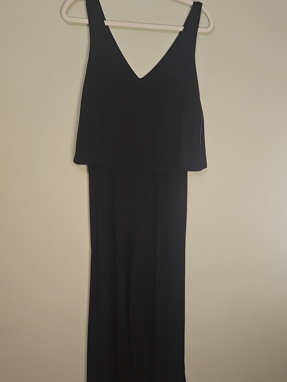 Black V-Neck Sleeveless Jumpsuit - Elegant Evening Wear NWT